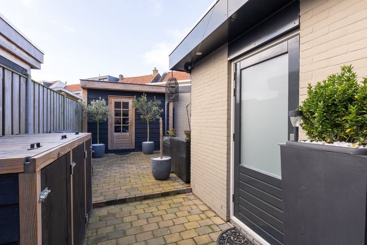 View photo 35 of Burgemeester Schoutsenstraat 17