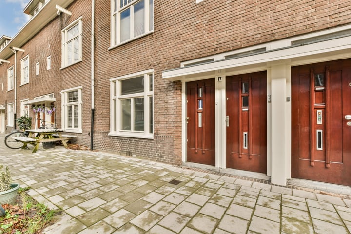 Bekijk foto 1 van Johann Keplerstraat 17-H