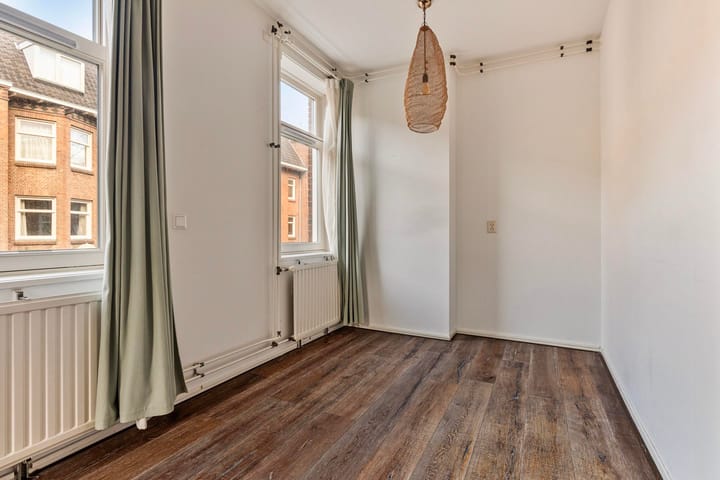 Photo 8 of Vincent van Goghstraat 18-B