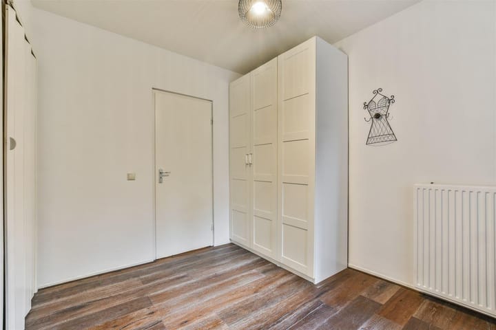 Photo 12 of Vincent van Goghstraat 18-B