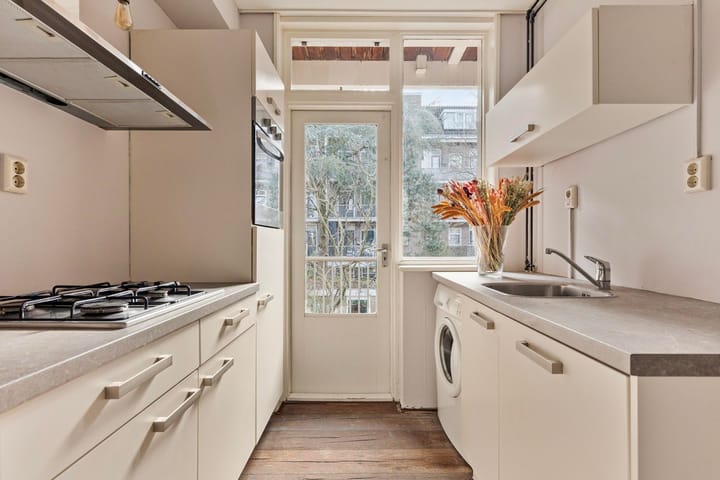 Photo 16 of Vincent van Goghstraat 18-B