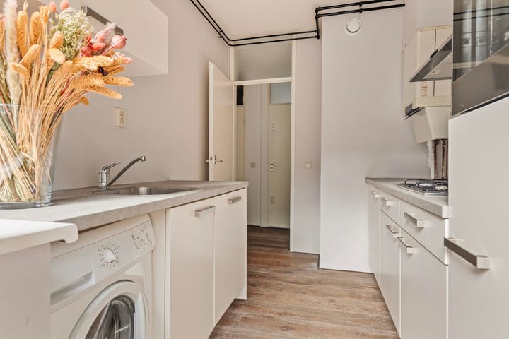 Photo 17 of Vincent van Goghstraat 18-B