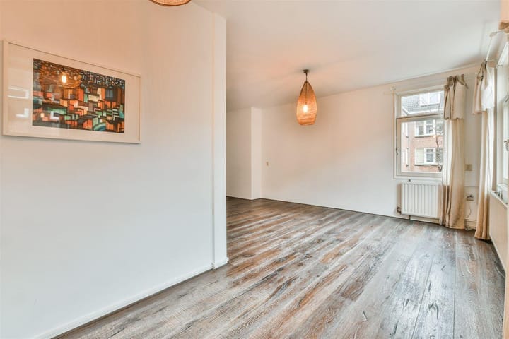 Photo 9 of Vincent van Goghstraat 18-B