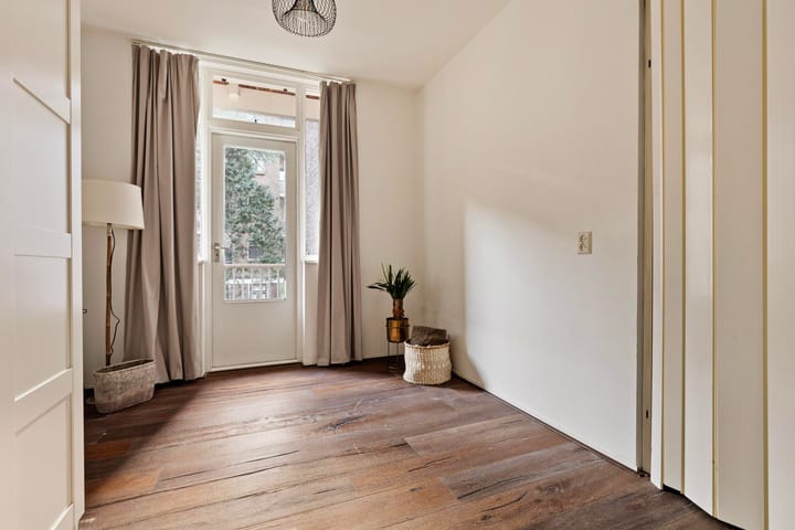 Photo 11 of Vincent van Goghstraat 18-B