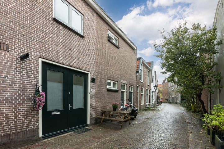 View photo 2 of Vestestraat 132-A