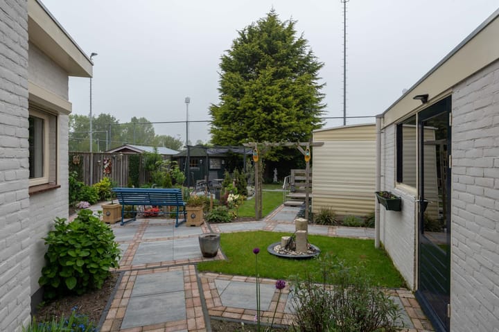 Photo 7 of Van der Helstlaan 27