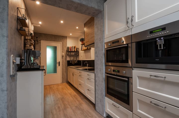 Photo 11 of Van der Helstlaan 27