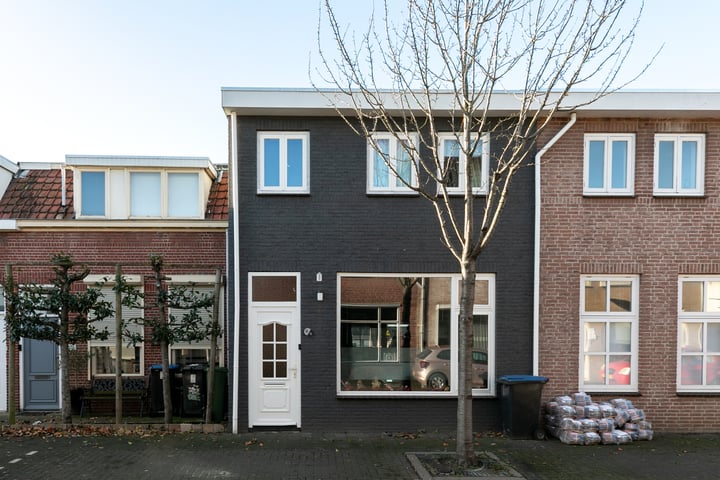 Bekijk foto 1 van Maarten Trompstraat 6