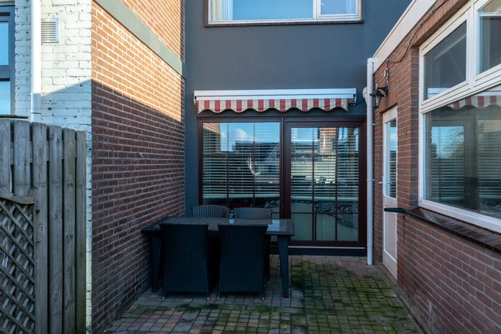 View photo 28 of Maarten Trompstraat 6