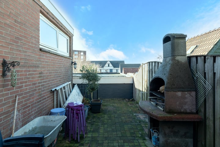 View photo 30 of Maarten Trompstraat 6