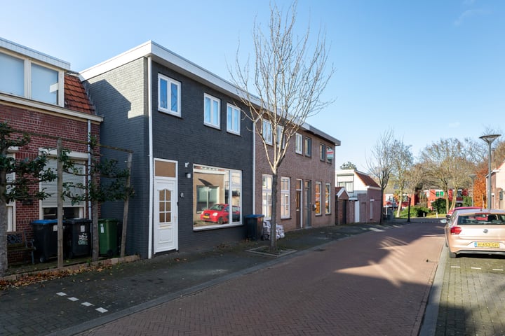 Bekijk foto 34 van Maarten Trompstraat 6