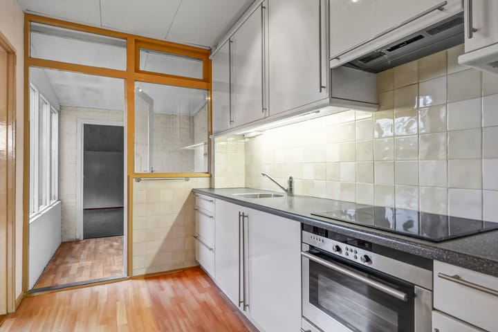 Photo 10 of Heldersestraat 11