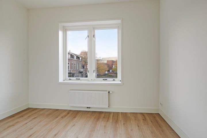 Photo 10 of Adriaen van Ostadelaan 40-A