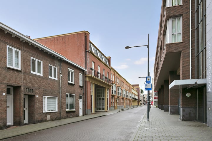 View photo 2 of Kluisstraat 54