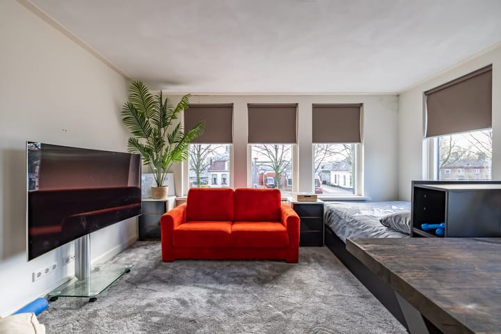 Photo 48 of Meint Veningastraat 77