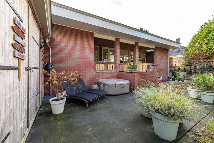 Photo 82 of Meint Veningastraat 77