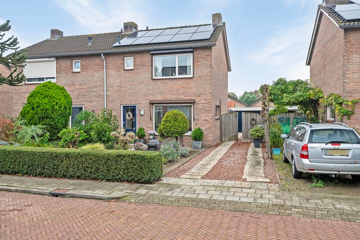 Photo 1 of Anna Vaecstraat 18