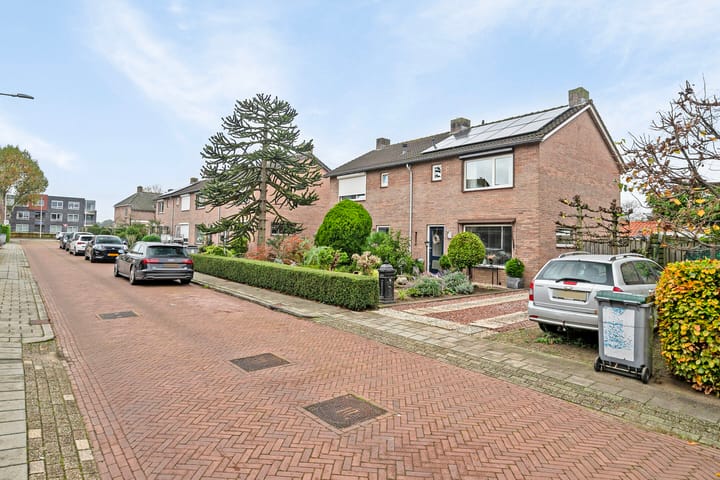 Photo 3 of Anna Vaecstraat 18