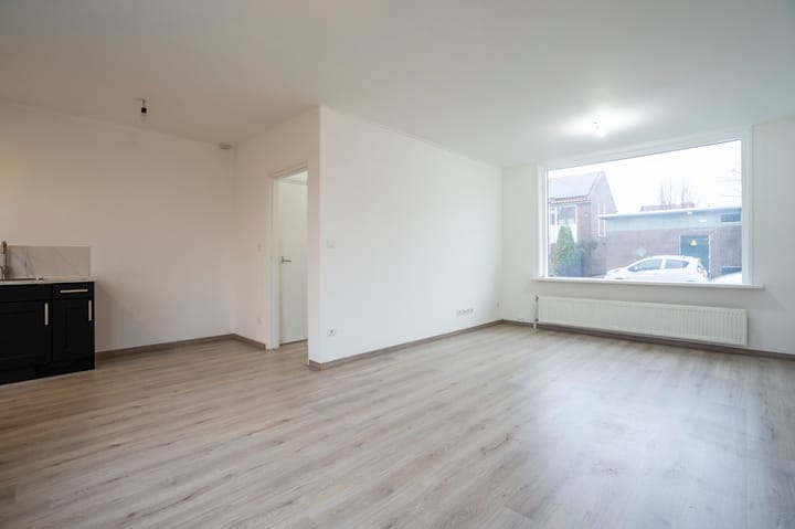 Foto 2 van Douwes Dekkerstraat 10