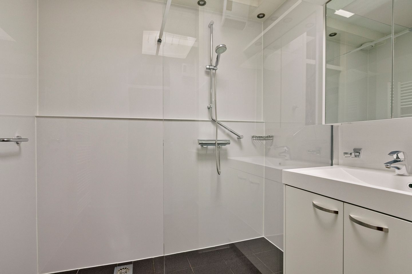 Foto 20 van Mensinge 1-C