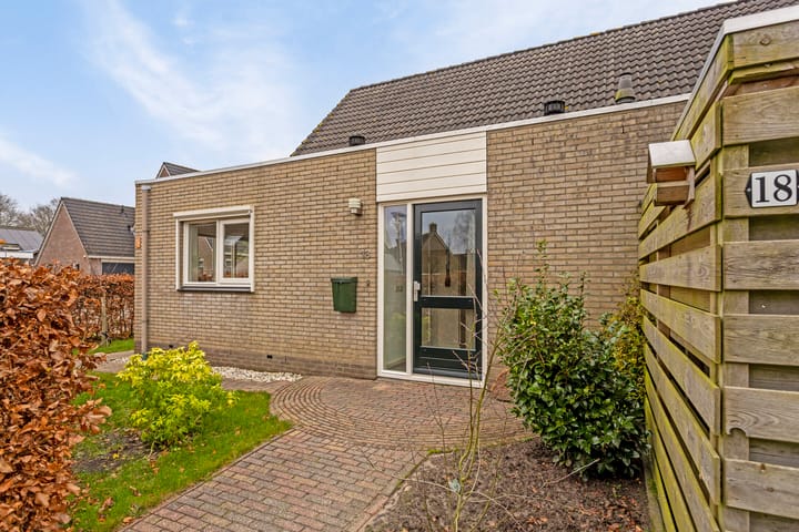 Foto 4 van Lienstukken 18