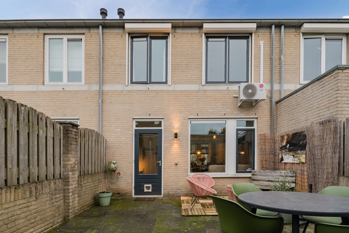 View photo 26 of Mantingestraat 13