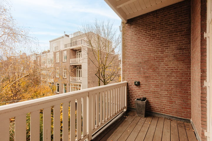 View photo 14 of Van Baerlestraat 142-2