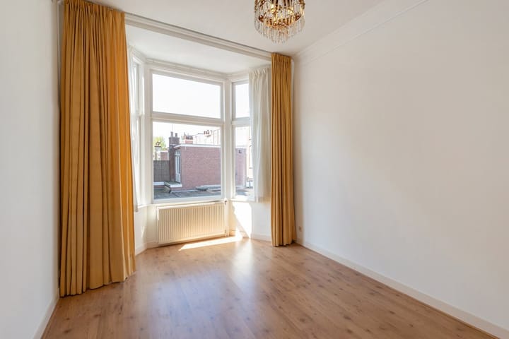 Photo 5 of Van Beverningkstraat 250