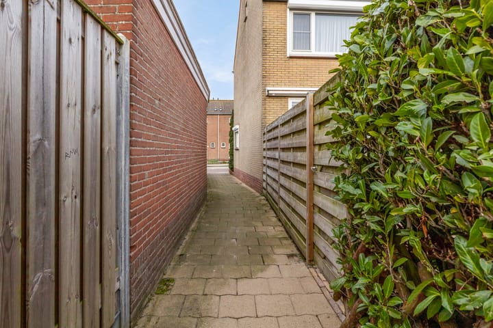 Foto 36 van Ooststraat 1