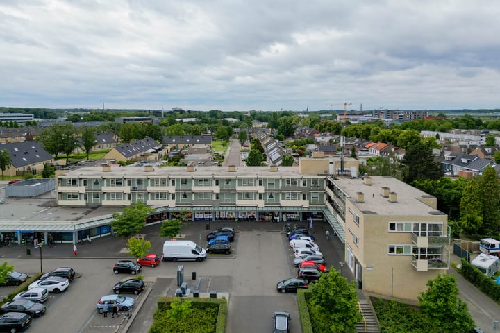 Bekijk foto 1 van van Nijvenheimstraat 82