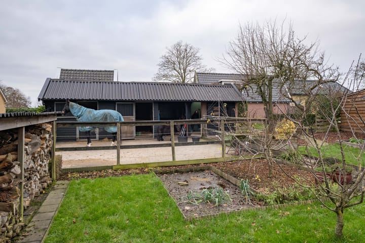 Photo 67 of Camstrawei 20