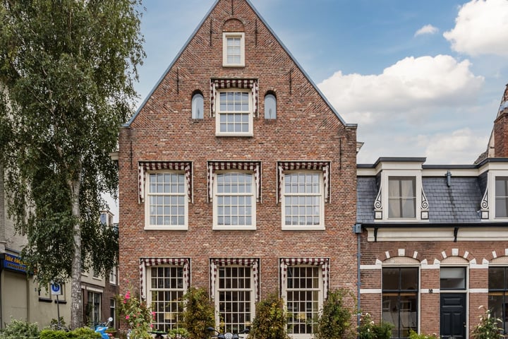 Bekijk foto 1 van Ursulastraat 2