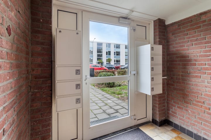 Foto 5 van Adelbert van Scharnlaan H 27