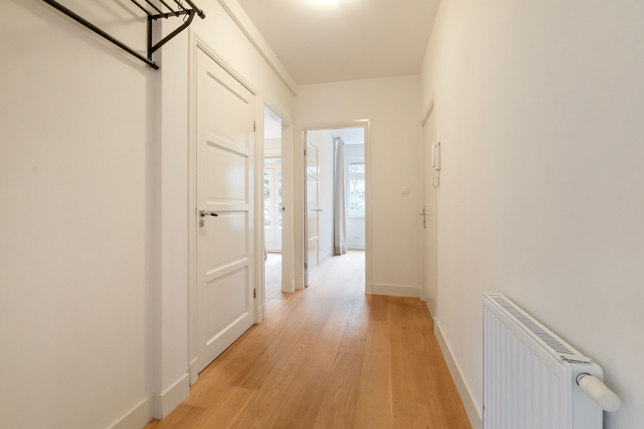 Photo 6 of Van Tuyll van Serooskerkenweg 57-1