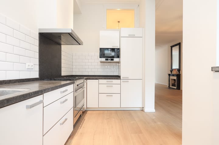 Photo 9 of Wouwermanstraat 33-H