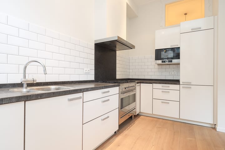 Photo 10 of Wouwermanstraat 33-H