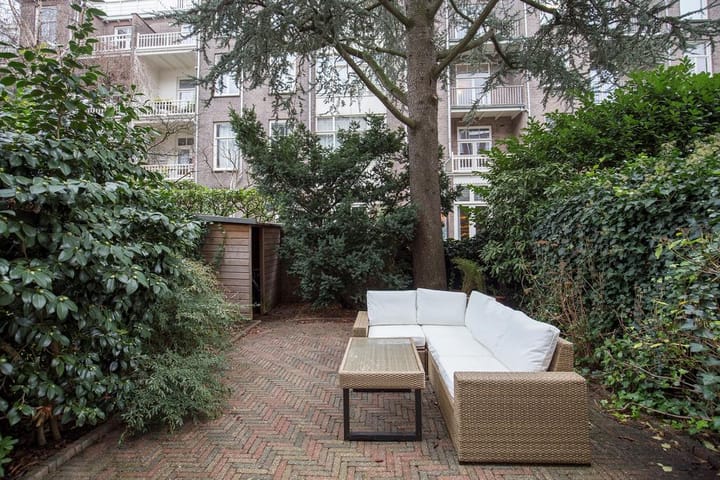 Photo 11 of Wouwermanstraat 33-H