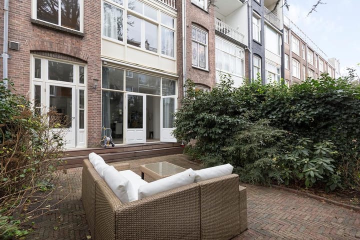 Photo 12 of Wouwermanstraat 33-H
