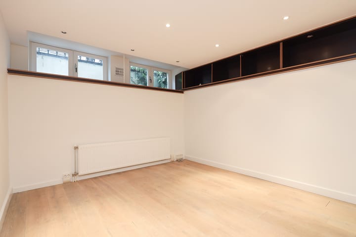 Photo 15 of Wouwermanstraat 33-H