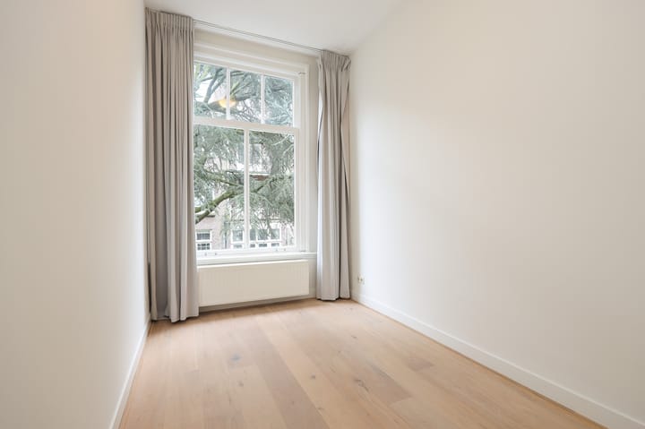 Photo 19 of Wouwermanstraat 33-H