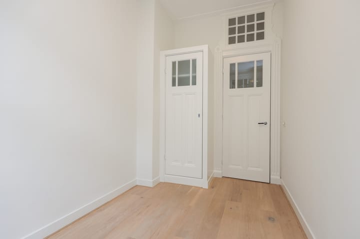 Photo 20 of Wouwermanstraat 33-H