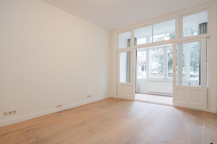 Photo 21 of Wouwermanstraat 33-H