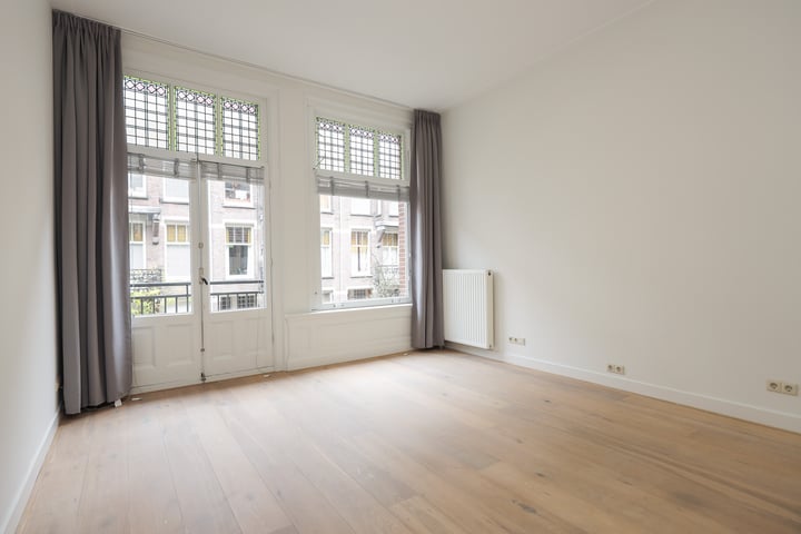 View photo 28 of Wouwermanstraat 33-H