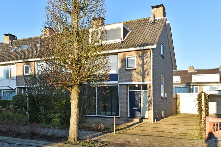 Bekijk foto 1 van Eksterlaan 28