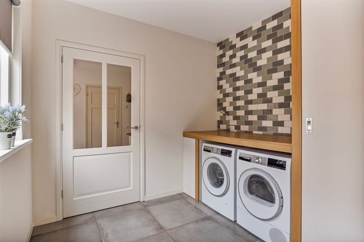 Foto 15 van Meidoornlaan 13