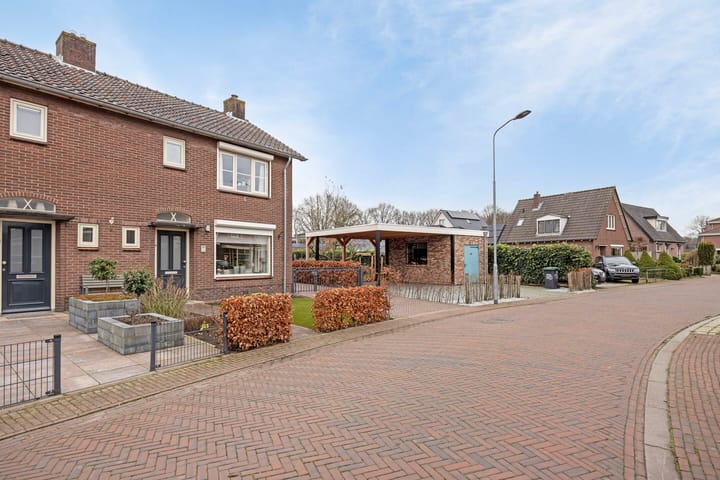 Foto 41 van Meidoornlaan 13