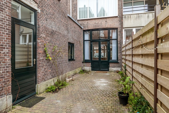 Bekijk foto 14 van Obrechtstraat 49