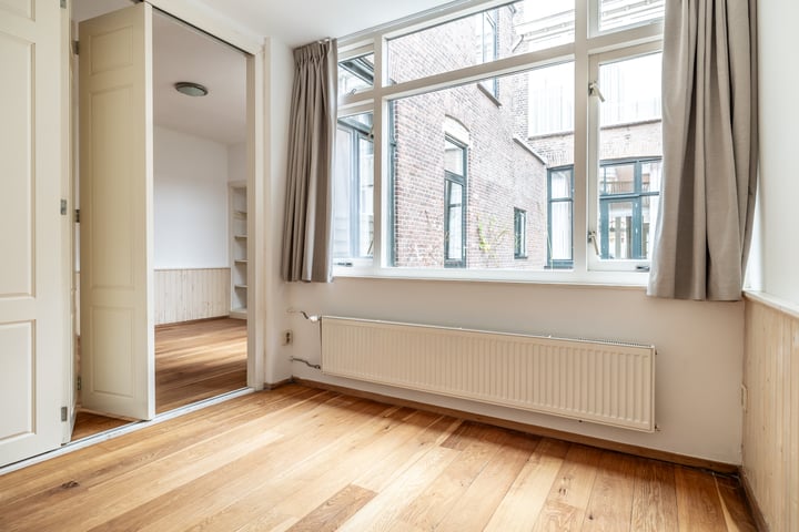 View photo 20 of Obrechtstraat 49