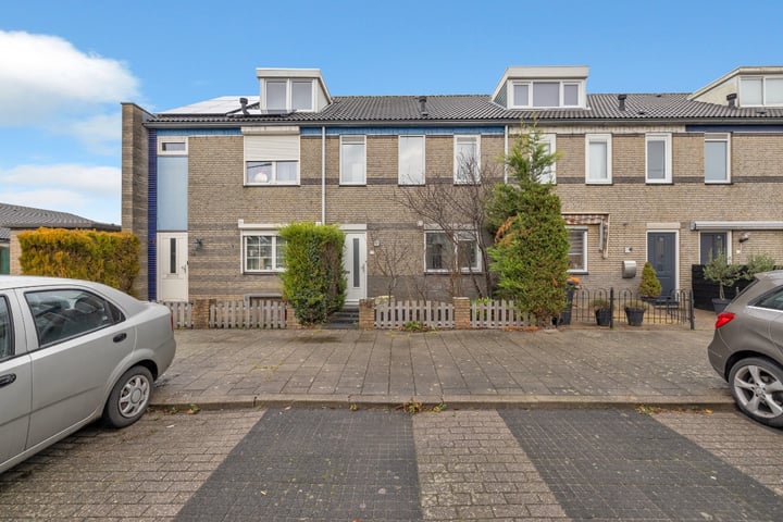 View photo 1 of Moeder Teresastraat 32