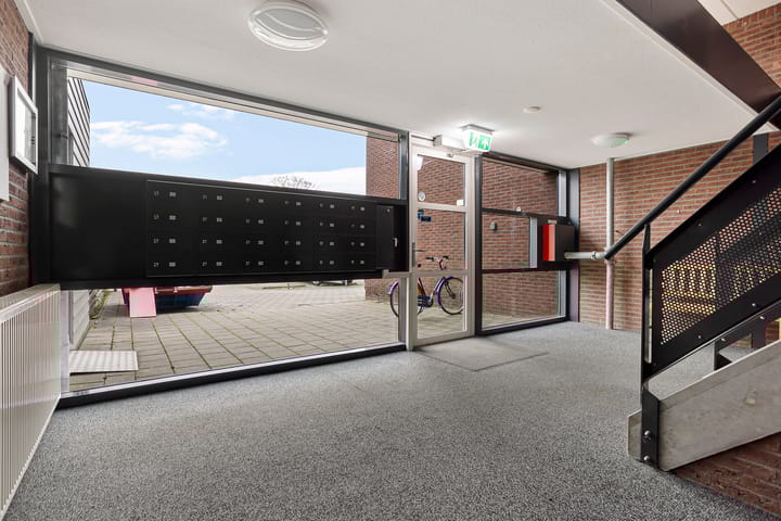 Photo 9 of Lieuwkemastraat 27